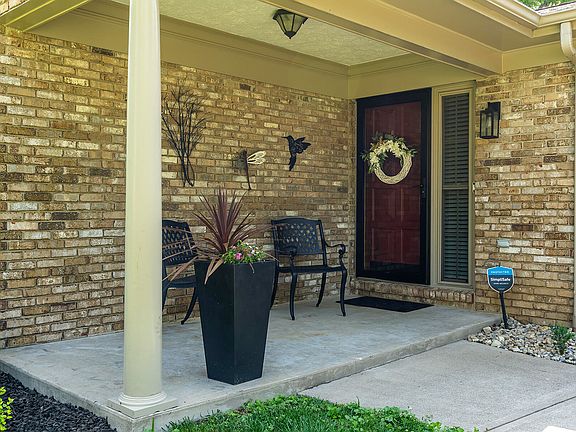 4th image of 132 Carolyn Ln
