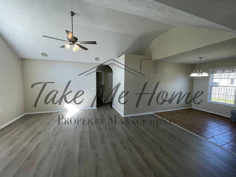 644 N Cox Ave — Photo 3
