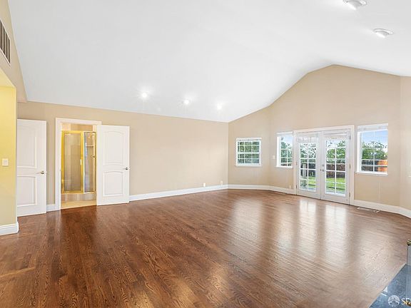 4th image of 45 Botany Ct
