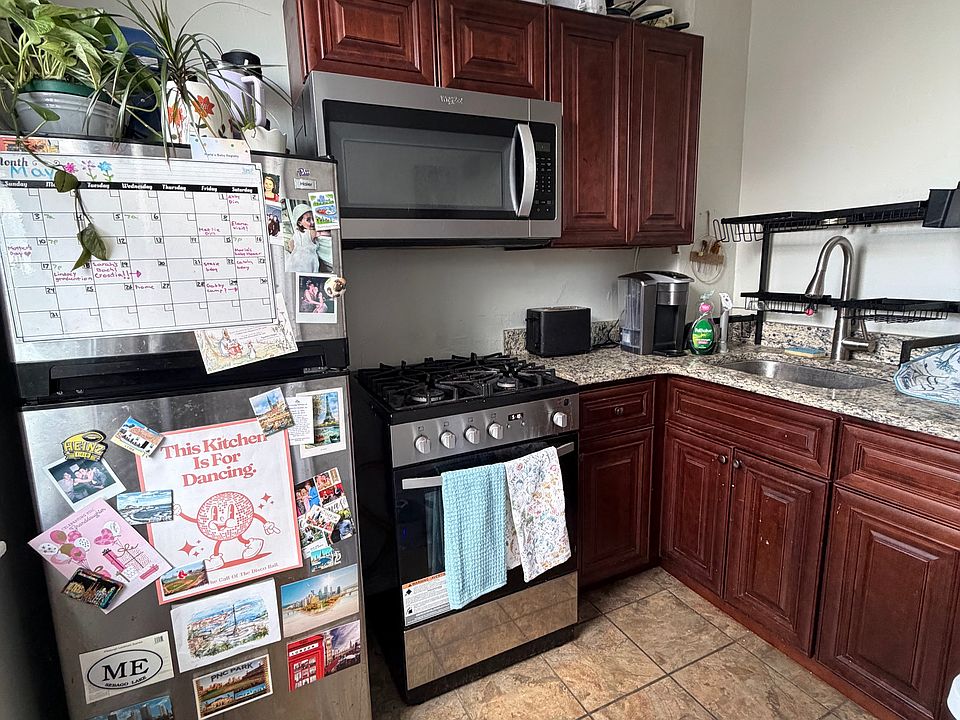 1st image of 2227 Catharine St Floor 3