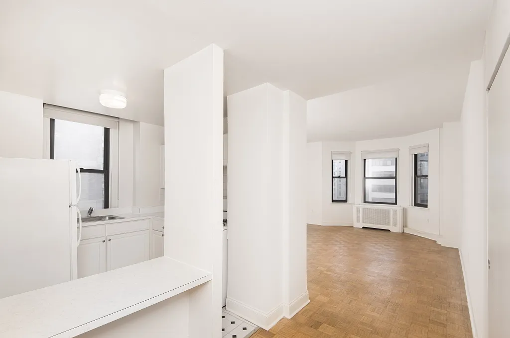 Midtown Apartments — Photo 4