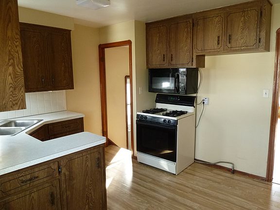 5th image of 2914 Torrington Ave