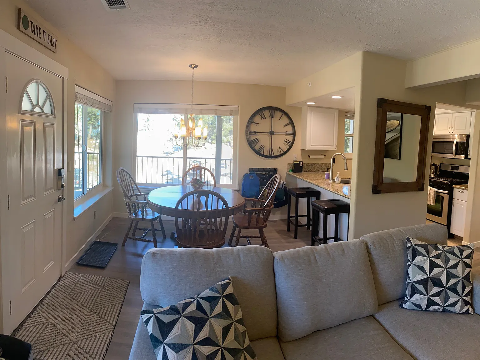 1 bed, 840 sqft, $1,875 — Photo 3