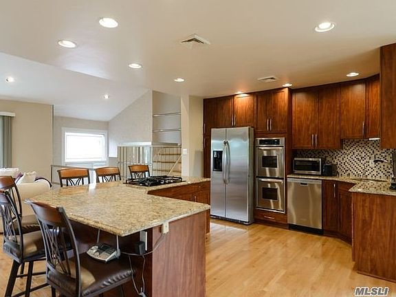 3rd image of 15 Schuyler Dr