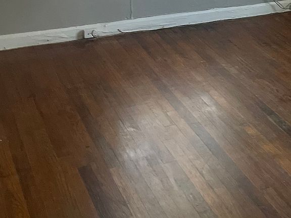 3rd image of 3053 Louise Dr S