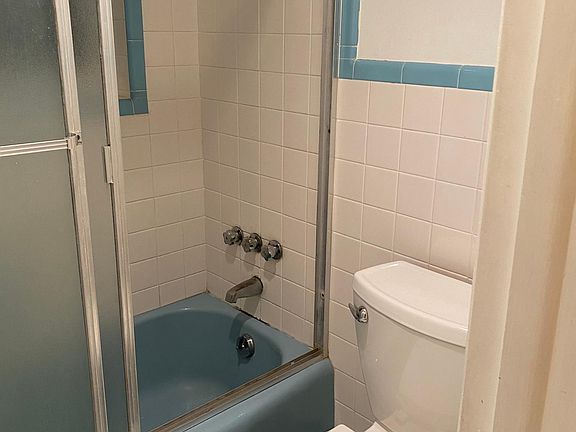 4th image of 2508 Bay Dr APT 25