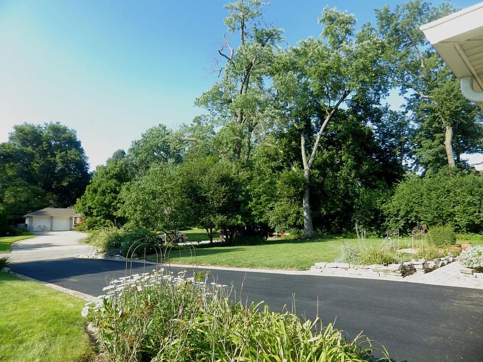 2nd image of 247 Beverly Pl