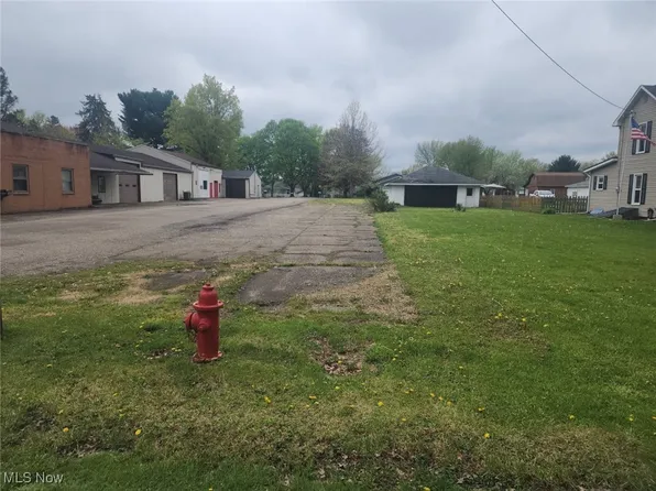 Brightwood Rd SE, New Philadelphia, OH 44663