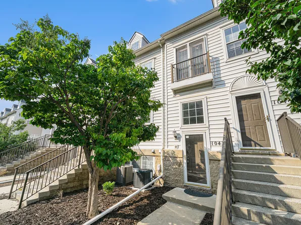 1043 Maiden Lane Ct, Ann Arbor, MI 48105