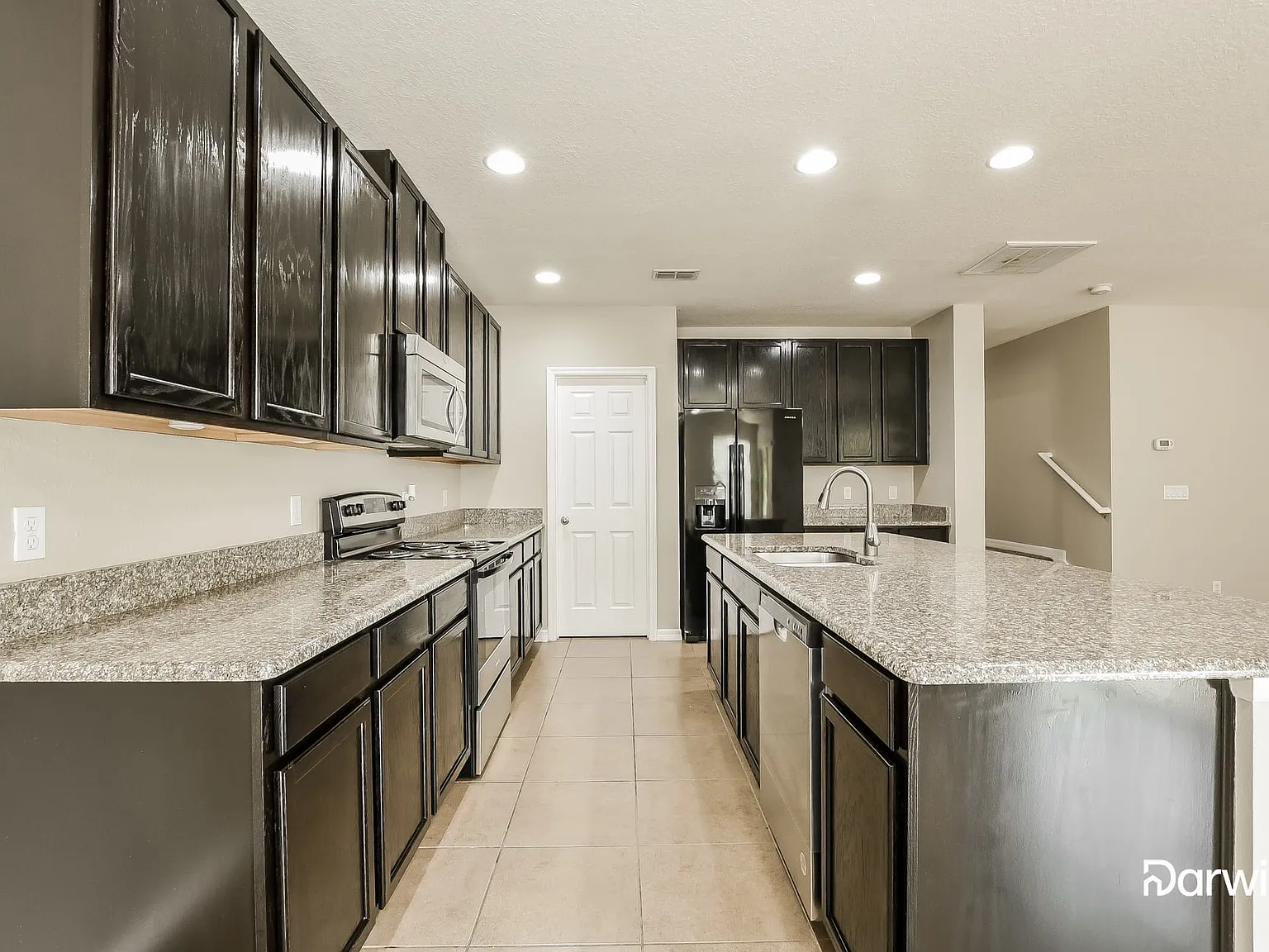 4 bed, 2.5 bath, 2338 sqft, $2,920 — Photo 2