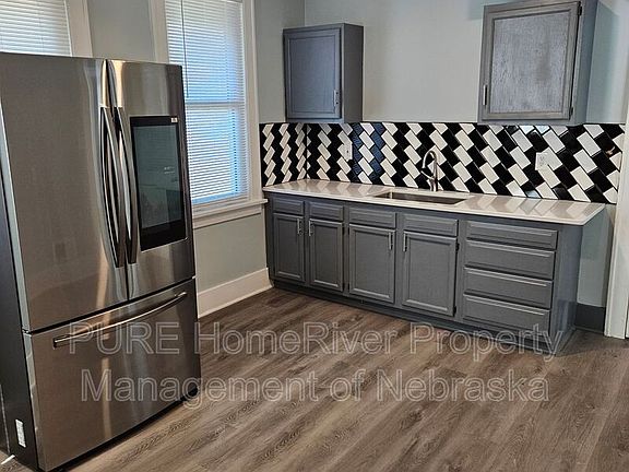 5th image of 3901 Curtis Ave