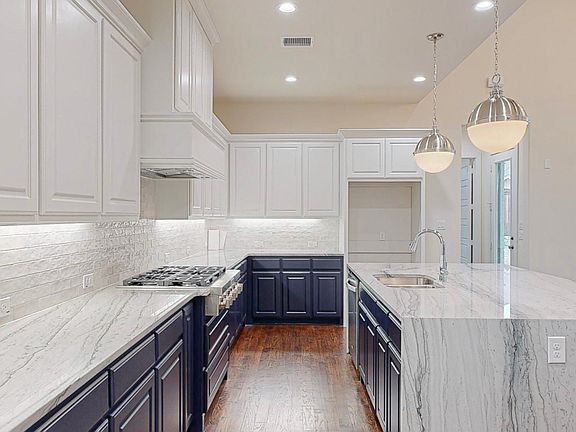3rd image of 15787 Lucy Ln