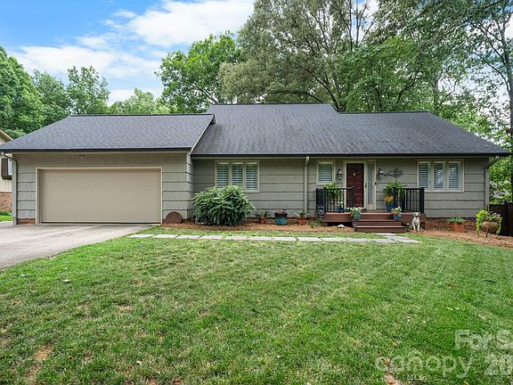 2nd image of 446 17th Avenue Dr NE