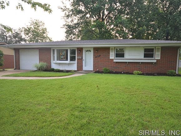 2nd image of 212 Ladue Rd