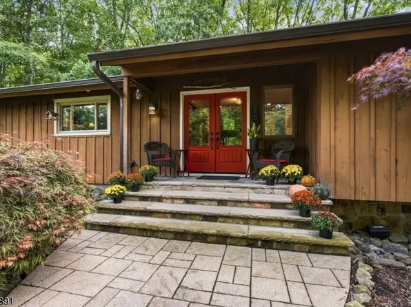 99 Haytown Rd, Clinton Twp., NJ 08833