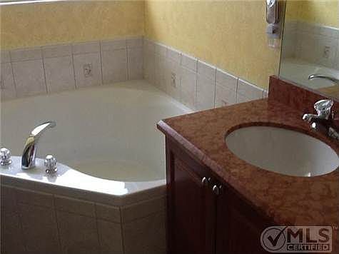 4th image of 699 SW Abode Ave