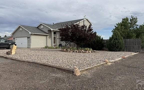 3rd image of 1494 W Delaney Dr