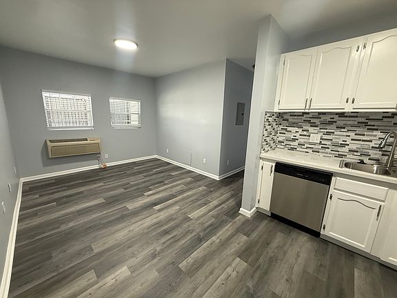5th image of 1032 S Normandie Ave APT 101