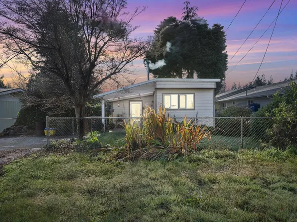 1735 Pennsylvania St, Coos Bay, OR 97420