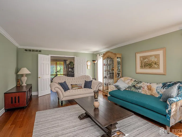 61 Amherst Way — Photo 13