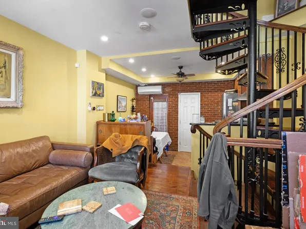 928 Irving St, Philadelphia, PA 19107