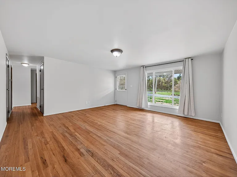 29 Demmert Ave — Photo 6