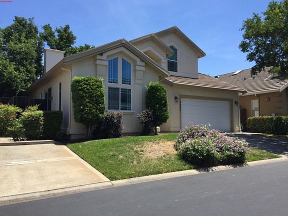 2nd image of 2426 Fallwater Ln