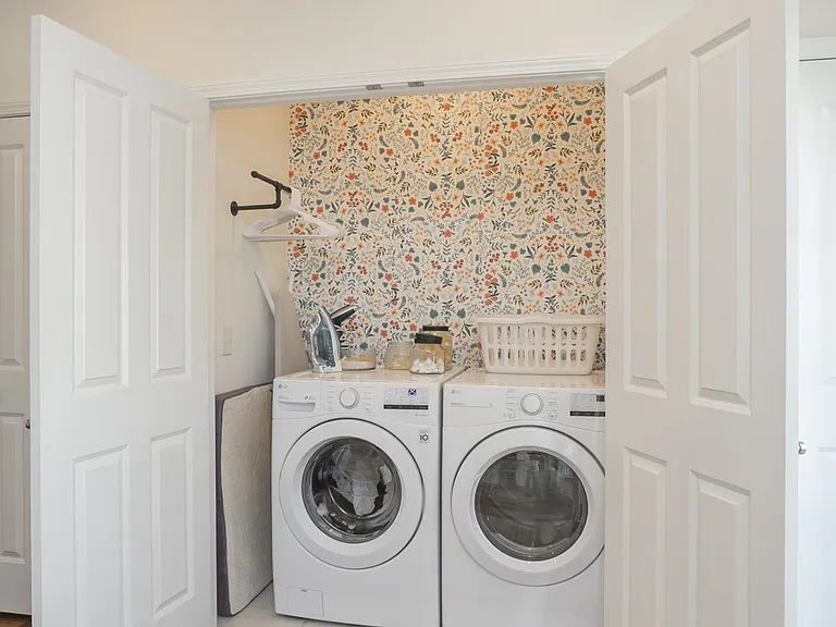 803 Goswell Dr — Photo 8