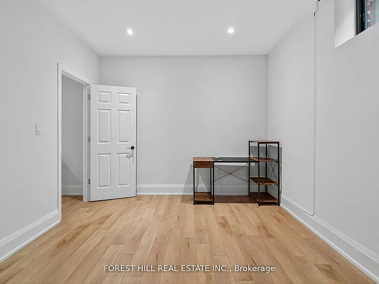645 Coldstream Ave #BASEMENT — Photo 12