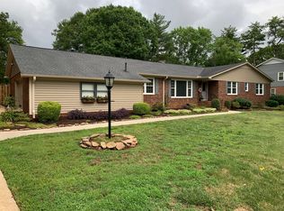 10 Pilgrims Point Rd, Greenville, SC 29615