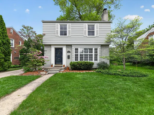 32388 Arlington Dr, Beverly Hills, MI 48025