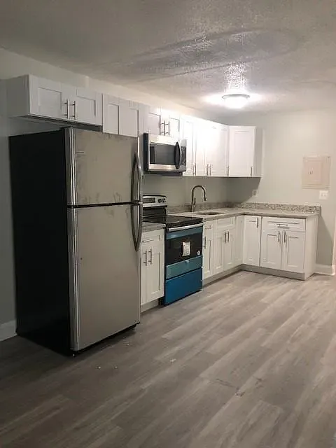 2 bed, 635 sqft, $1,700 — Photo 2