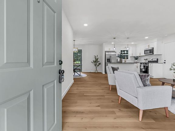 4th image of 523 Linda Ln