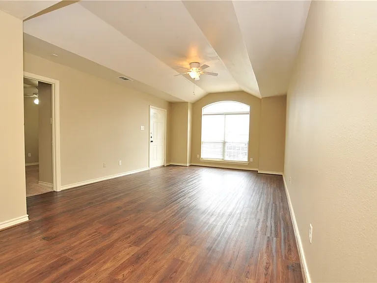 2323 Trace Mdws — Photo 5