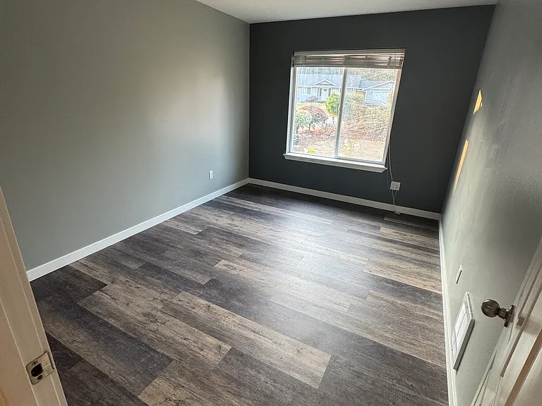 1551 Graham Dr — Photo 11