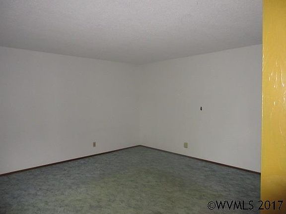 3rd image of 4585 Reimann St NE