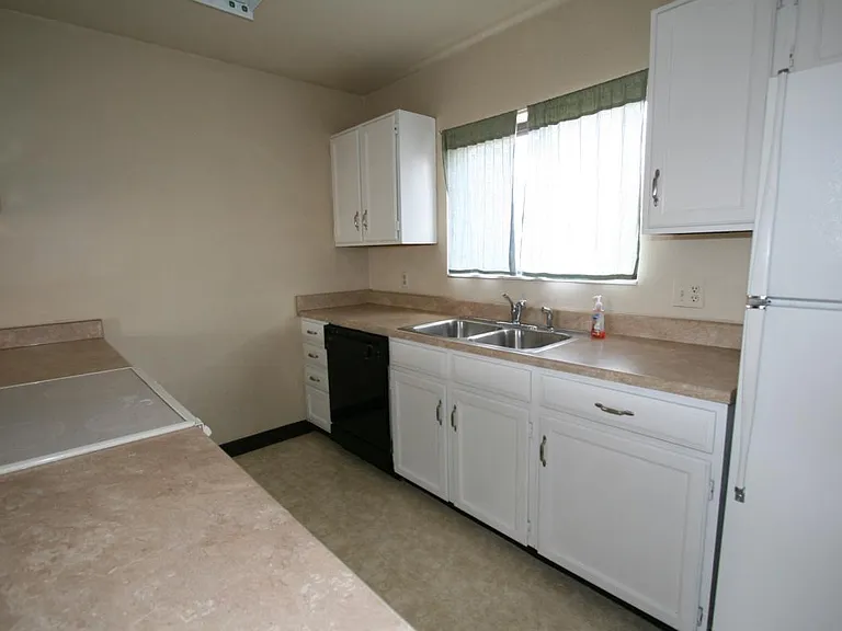 993 Cedwick St — Photo 3