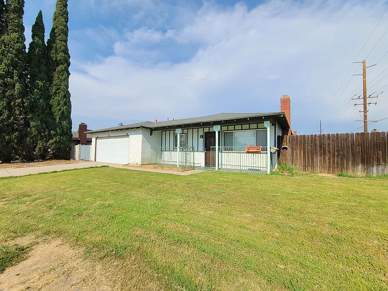 1602 James Ct — Photo 2