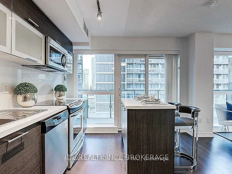 386 Yonge St #1112 — Photo 7