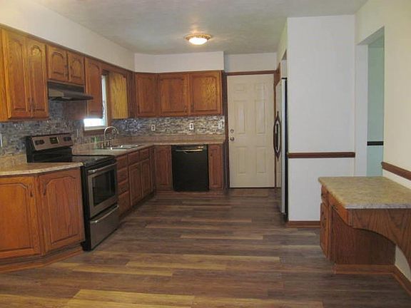 5th image of 2066 Charleston Ave