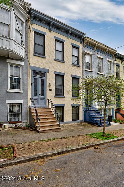 3rd image of 341 Hudson Avenue