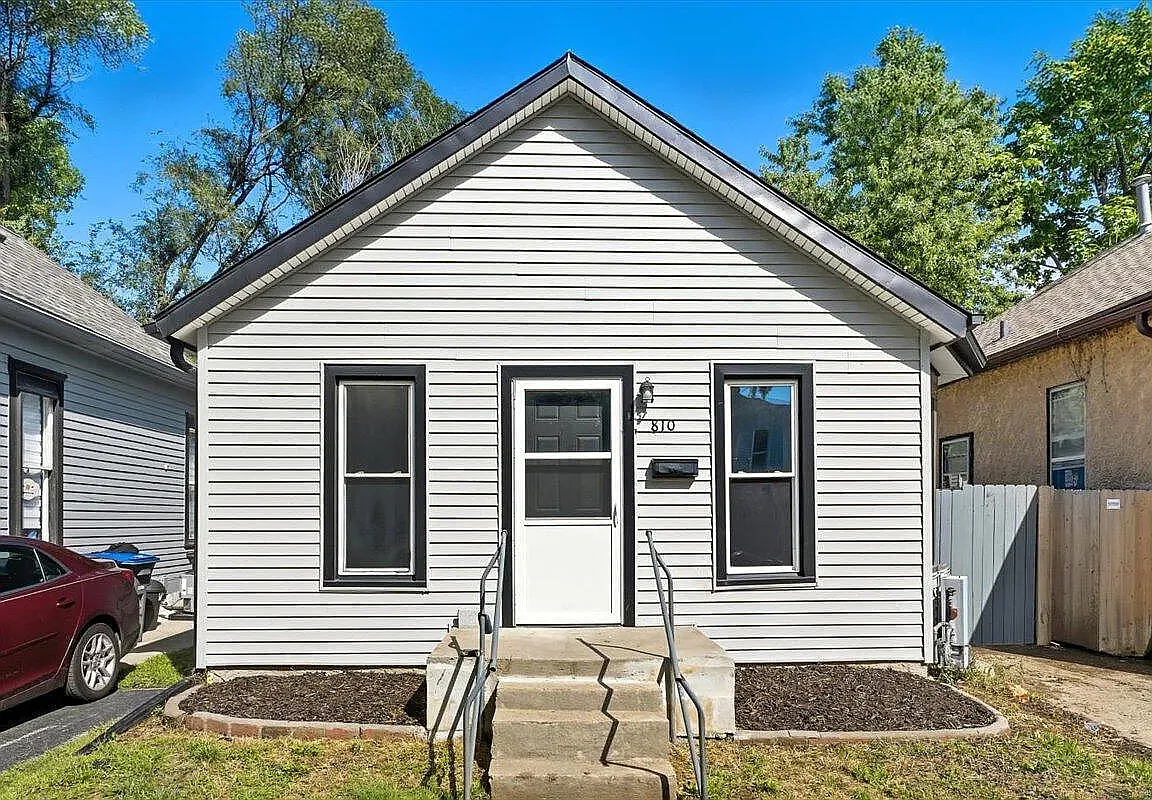2 bed, 898 sqft, $1,400 — Photo 1