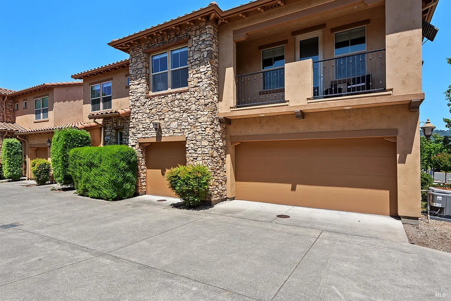 180 Healdsburg Ave — Photo 4