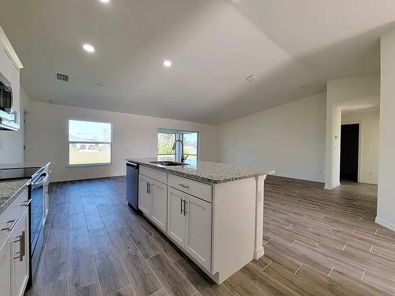 3100 NW 20th Ave — Photo 6