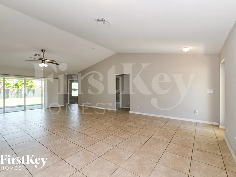 1203 SW 29th St — Photo 4