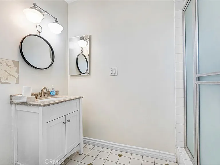 22450 Collins St — Photo 39