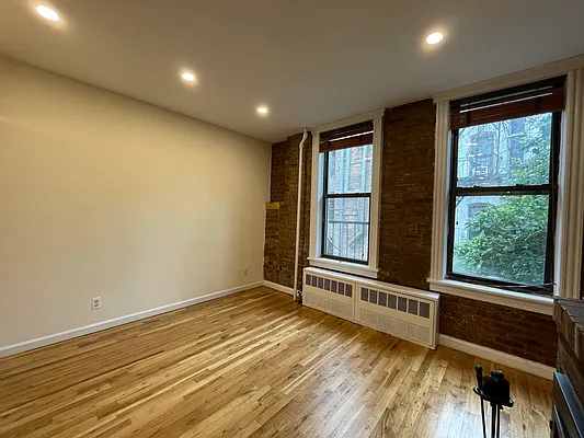 Rented by Oxford Property Group | media 13