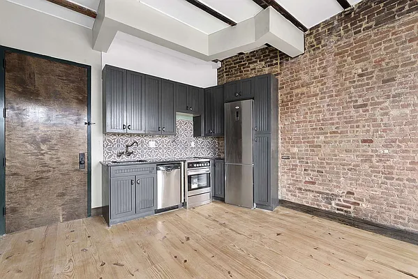 Rented by Lang Realty LLC | media 10