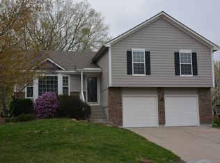 421 SE Ashton Dr, Lees Summit, MO 64063