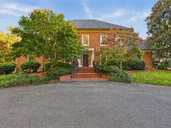 3800 Guinevere Ln, Winston Salem, NC 27104
